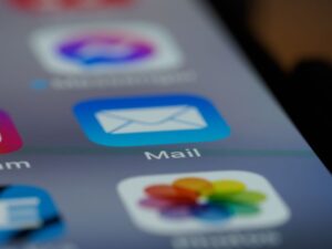 So sánh dịch vụ email doanh nghiệp: Tự host hay dùng dịch vụ thuê ngoài?