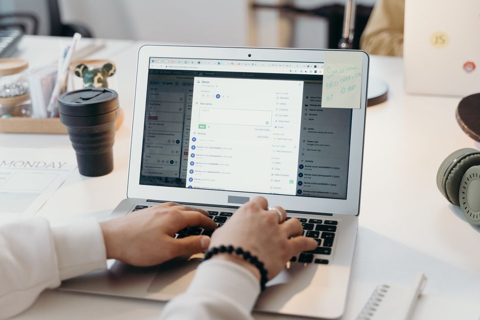 Hộp thư email doanh nghiệp gắn tên miền công ty