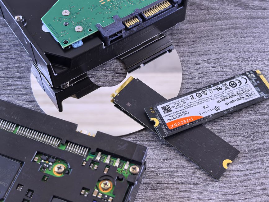 So sánh trực quan giữa ba loại ổ NVMe, SATA và HDD