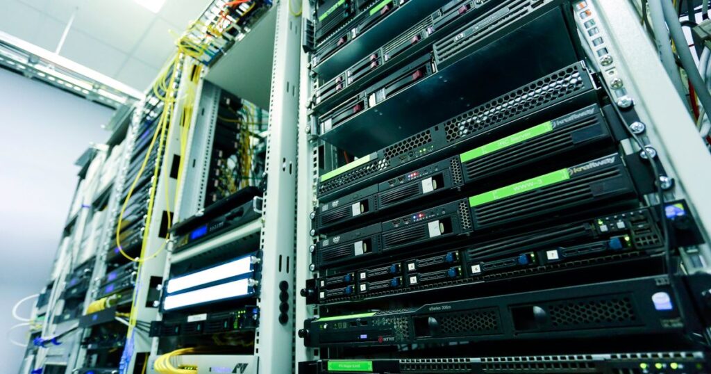 WordPress Hosting vs Shared Hosting: Tại sao hosting chuyên dụng giúp web nhanh hơn 5 lần?